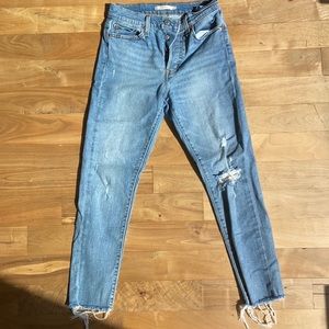 Levi’s iconic wedgie jean